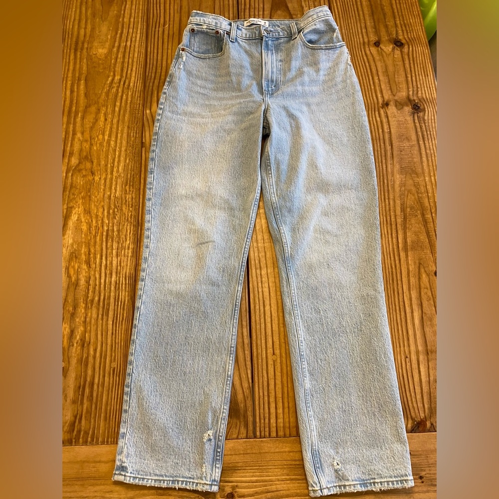 Abercrombie Curve Love Ultra High Rise 90s Straight Jean
